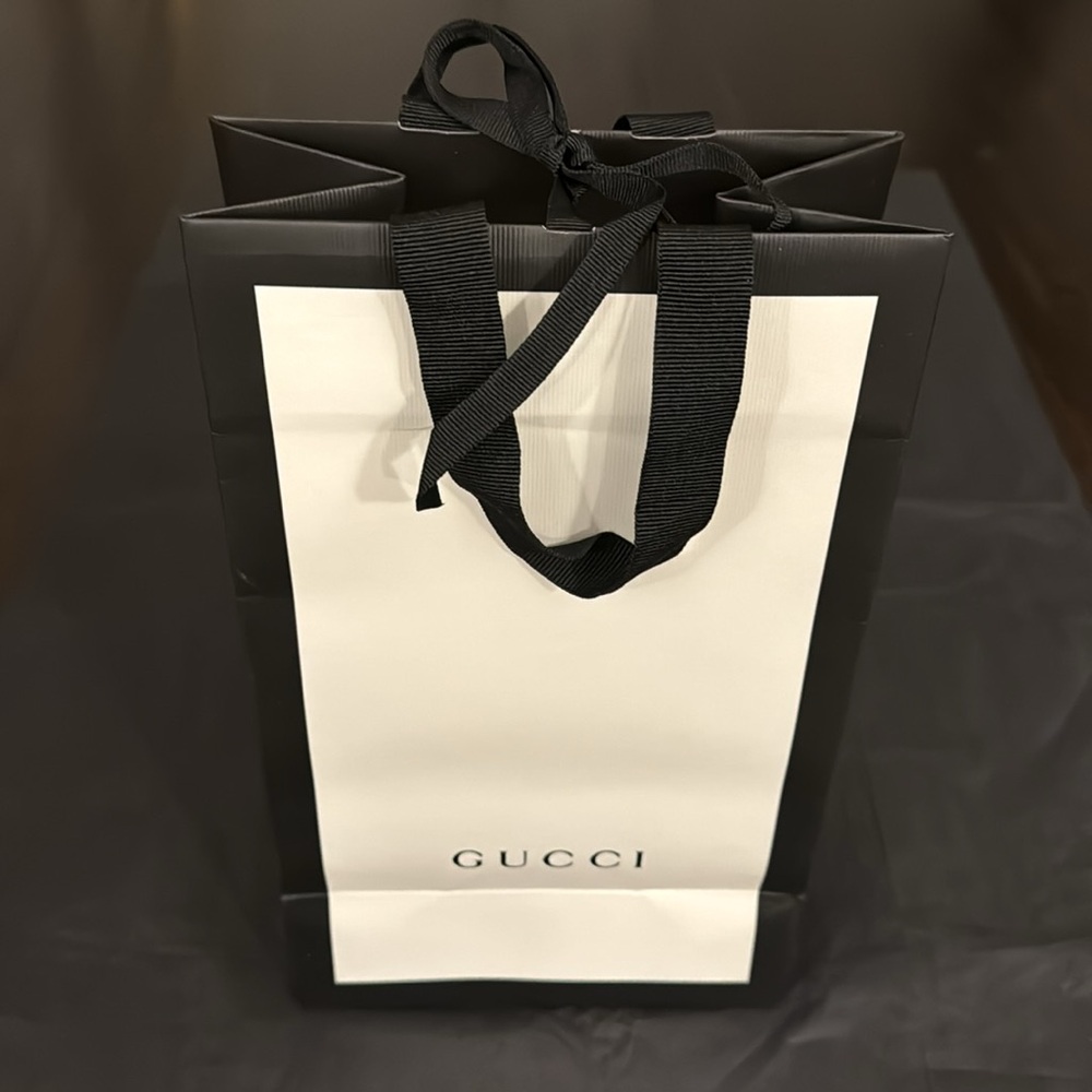 Gucci shopping bag, brand new. I have 2 different sizes and 3 bags.
